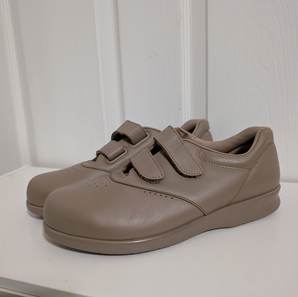 SAS Me Too Walking Shoes Women's Beige Leather Hook & Loop Casual Sneakers 10
